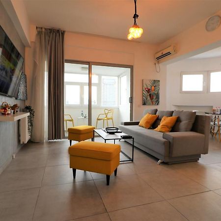 Serenity Heights Apartment: A Panoramic Haven Near Old Town - Free Minibar Bucarest Esterno foto
