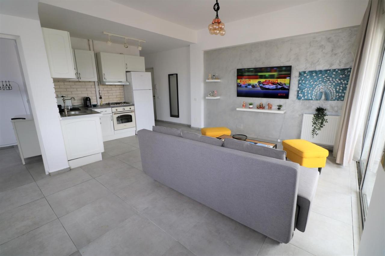 Serenity Heights Apartment: A Panoramic Haven Near Old Town - Free Minibar Bucarest Esterno foto
