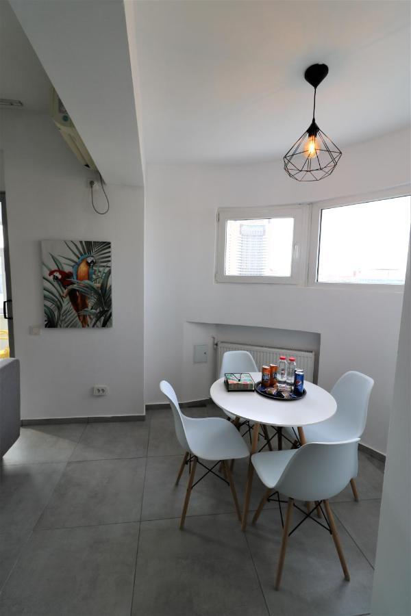 Serenity Heights Apartment: A Panoramic Haven Near Old Town - Free Minibar Bucarest Esterno foto