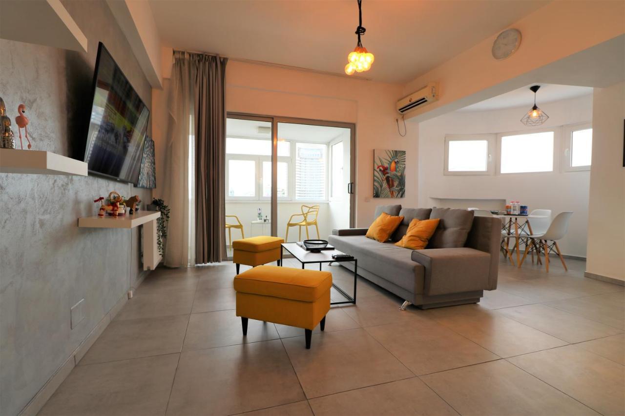 Serenity Heights Apartment: A Panoramic Haven Near Old Town - Free Minibar Bucarest Esterno foto