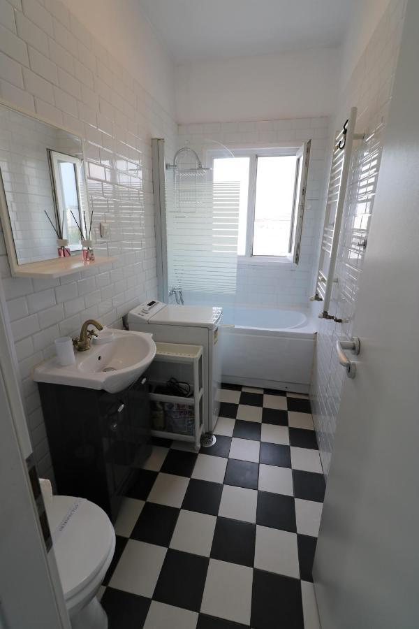 Serenity Heights Apartment: A Panoramic Haven Near Old Town - Free Minibar Bucarest Esterno foto