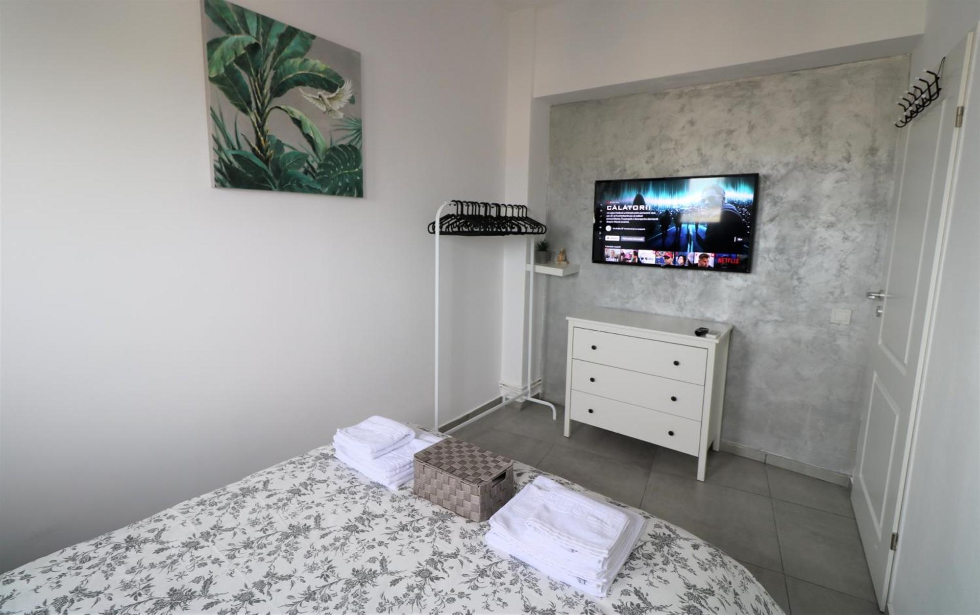 Serenity Heights Apartment: A Panoramic Haven Near Old Town - Free Minibar Bucarest Esterno foto