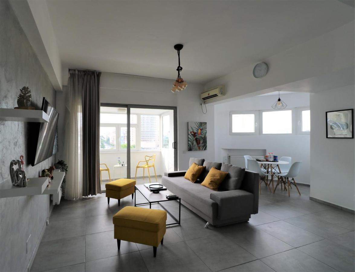 Serenity Heights Apartment: A Panoramic Haven Near Old Town - Free Minibar Bucarest Esterno foto