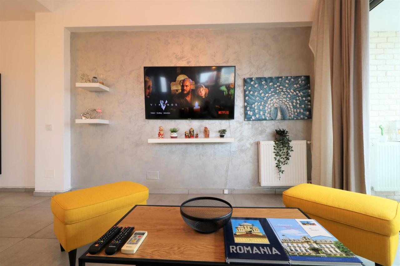 Serenity Heights Apartment: A Panoramic Haven Near Old Town - Free Minibar Bucarest Esterno foto