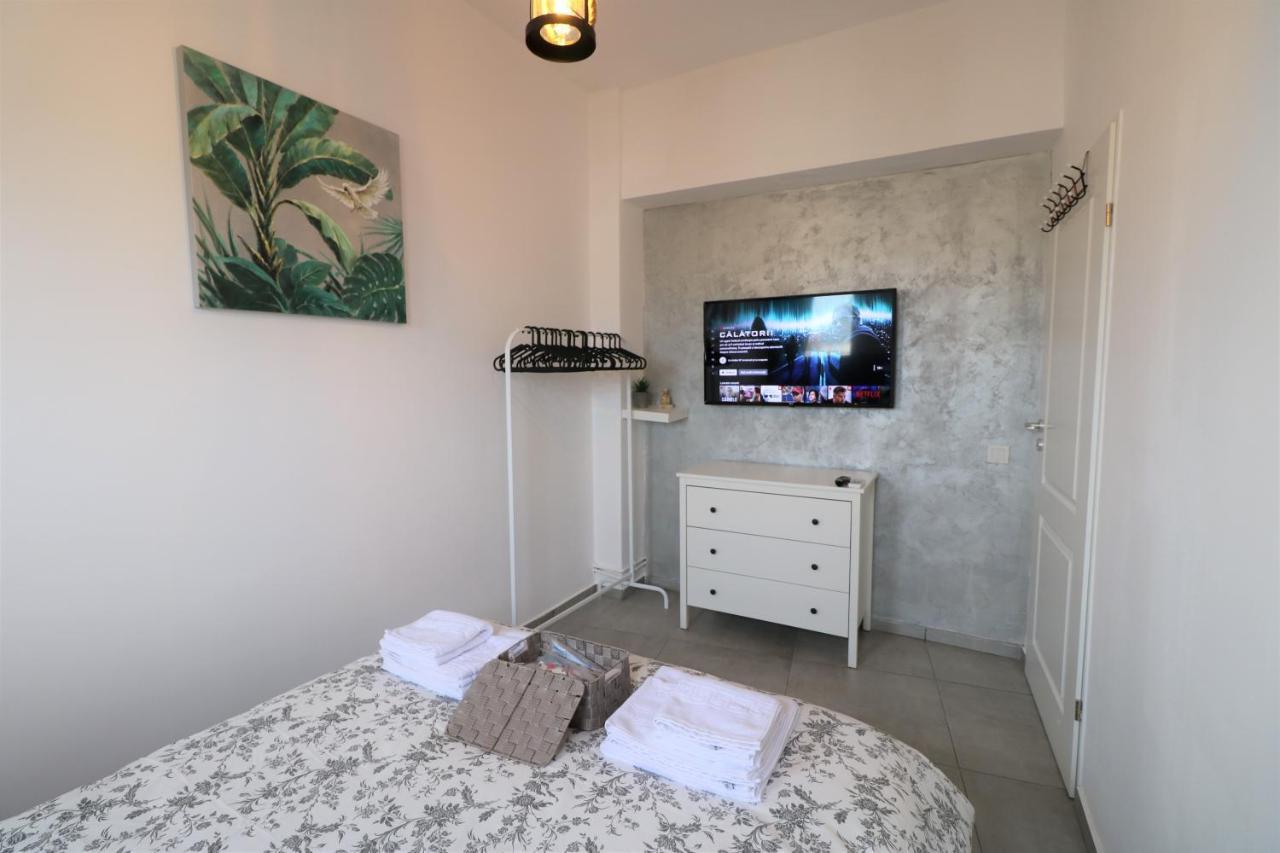 Serenity Heights Apartment: A Panoramic Haven Near Old Town - Free Minibar Bucarest Esterno foto