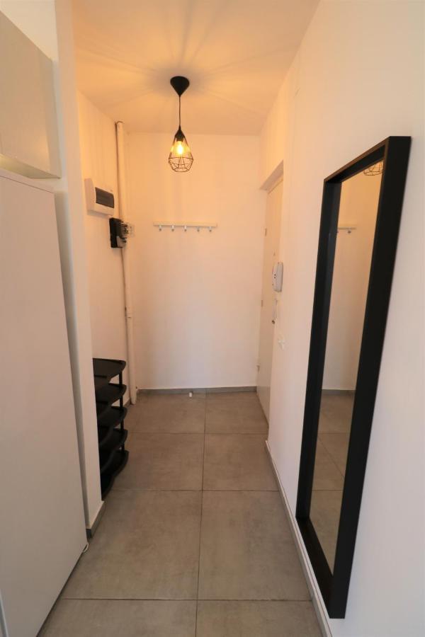 Serenity Heights Apartment: A Panoramic Haven Near Old Town - Free Minibar Bucarest Esterno foto