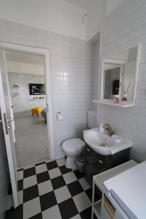 Serenity Heights Apartment: A Panoramic Haven Near Old Town - Free Minibar Bucarest Esterno foto