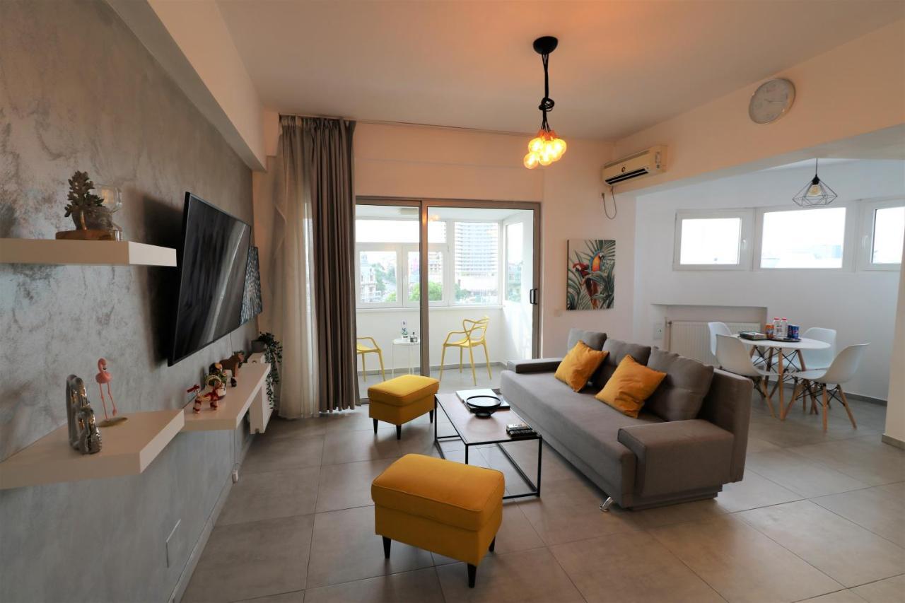 Serenity Heights Apartment: A Panoramic Haven Near Old Town - Free Minibar Bucarest Esterno foto
