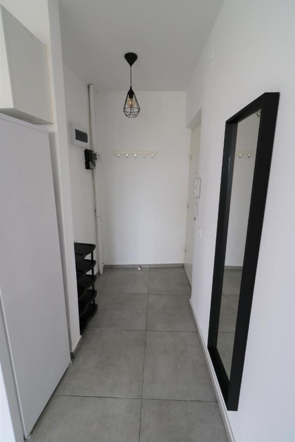Serenity Heights Apartment: A Panoramic Haven Near Old Town - Free Minibar Bucarest Esterno foto