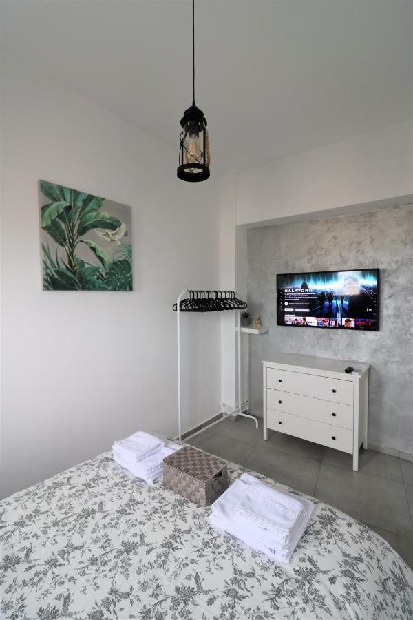 Serenity Heights Apartment: A Panoramic Haven Near Old Town - Free Minibar Bucarest Esterno foto