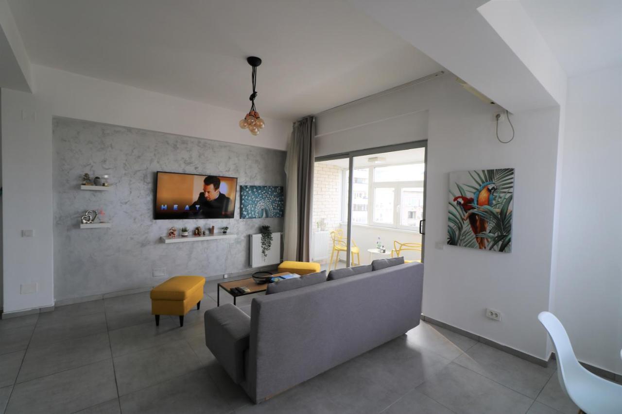 Serenity Heights Apartment: A Panoramic Haven Near Old Town - Free Minibar Bucarest Esterno foto