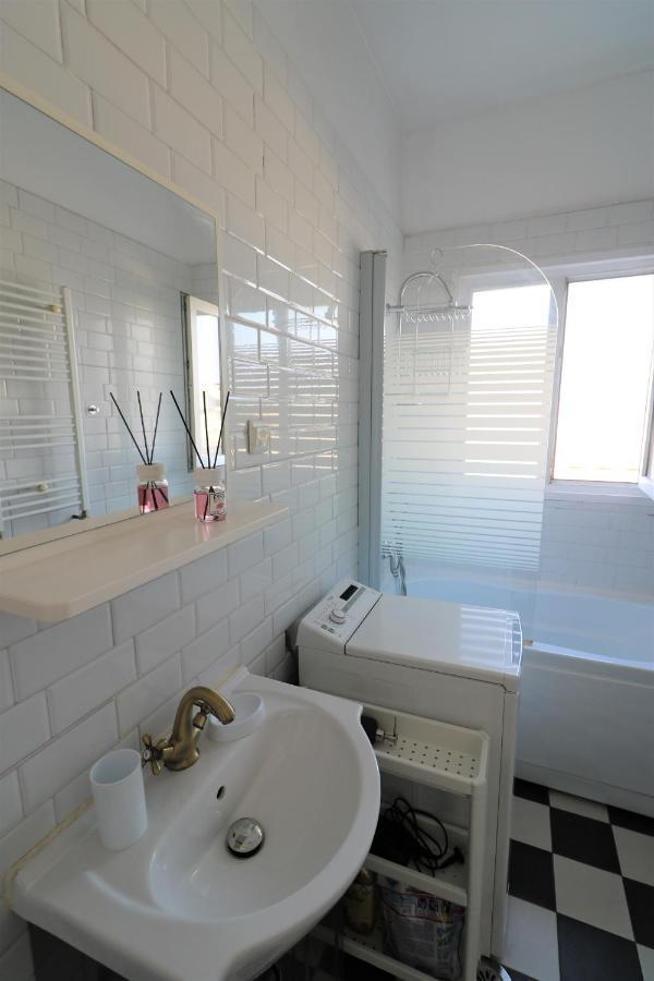 Serenity Heights Apartment: A Panoramic Haven Near Old Town - Free Minibar Bucarest Esterno foto