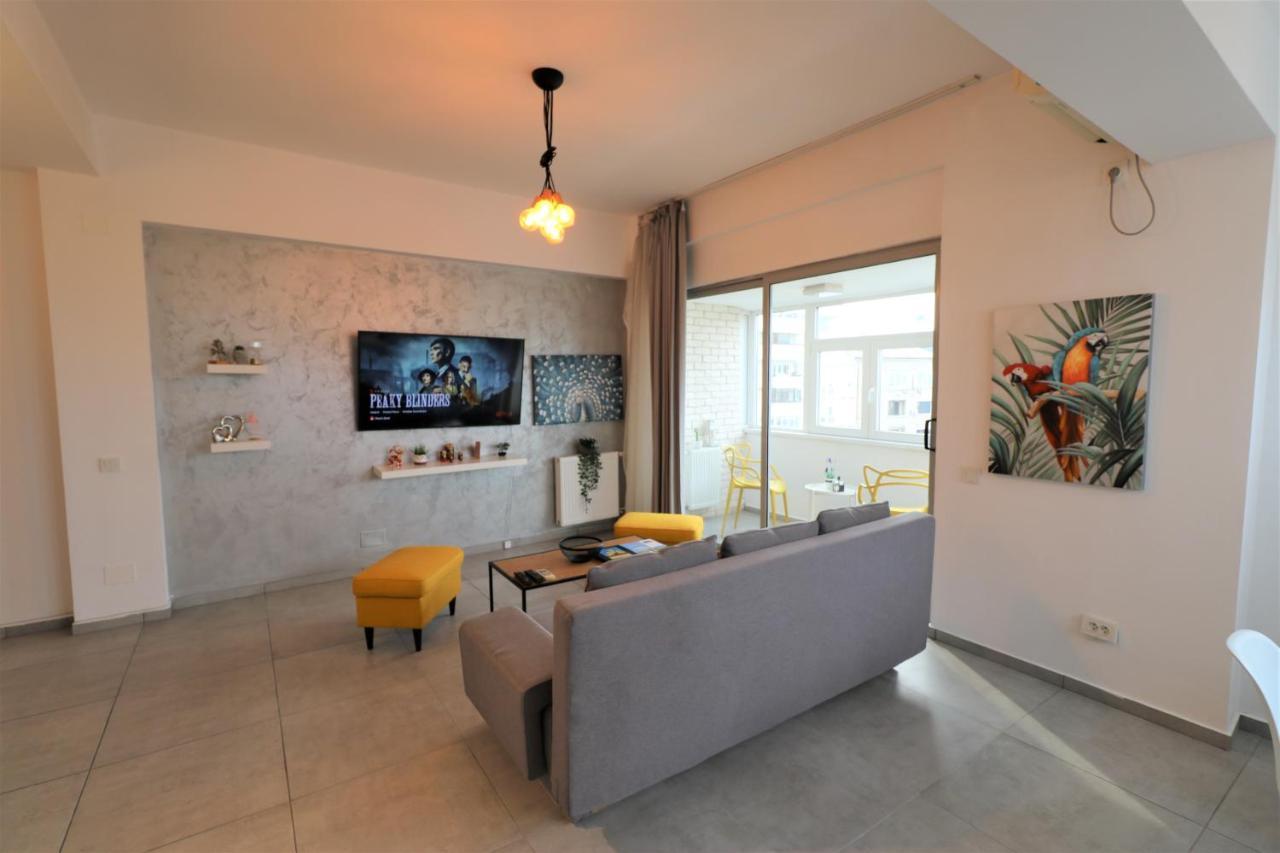 Serenity Heights Apartment: A Panoramic Haven Near Old Town - Free Minibar Bucarest Esterno foto